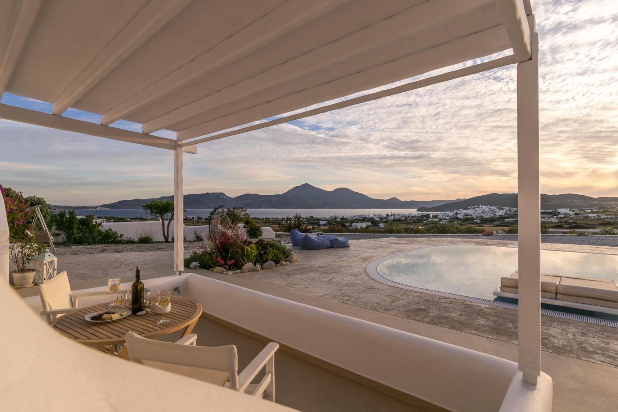 Blu Suites And Studios Adamantas  ภายนอก รูปภาพ