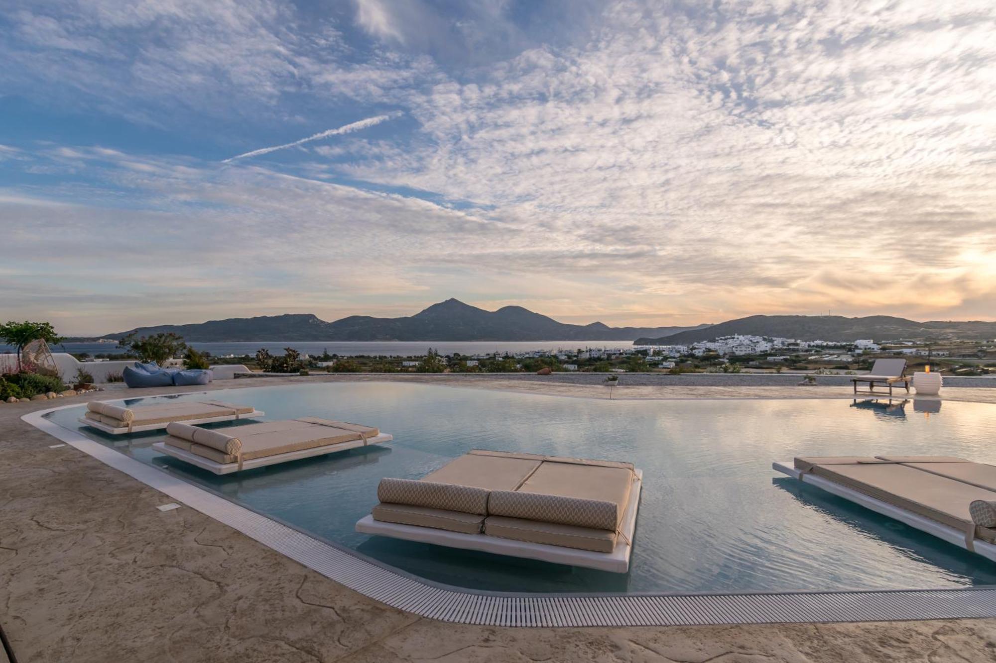 Blu Suites And Studios Adamantas  ภายนอก รูปภาพ
